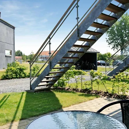 Two-bedroom Holiday In 3